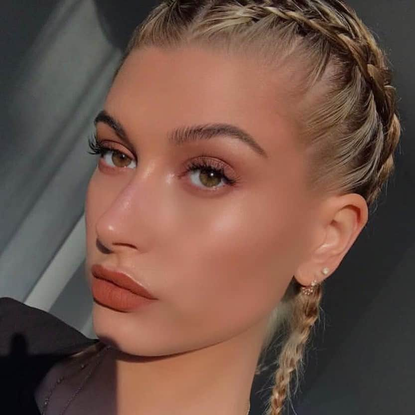 パット・マグラスさんのインスタグラム写真 - (パット・マグラスInstagram)「HAILEY 'BRONZED' BIEBER ⚡⚡⚡ SLAYED by this look by MAJOR #MUA @robertsesnek on the HEAVENLY @haileybieber, who wears #SkinFetish Highlighter Balm Duo in shade 'NUDE.' ⚡⚡⚡ Get into the fantasy NOW on PATMcGRATH.COM.」6月14日 23時21分 - patmcgrathreal