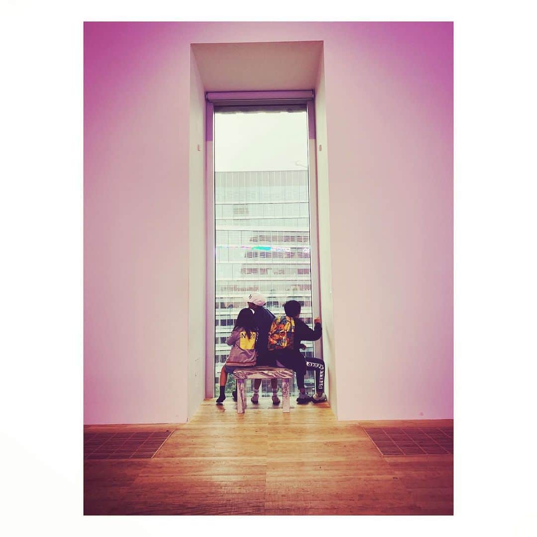 紗栄子さんのインスタグラム写真 - (紗栄子Instagram)「💘🌈👨‍👨‍👧🌹✨ #tatemodernmuseum#jennyholzer」6月14日 23時14分 - saekoofficial