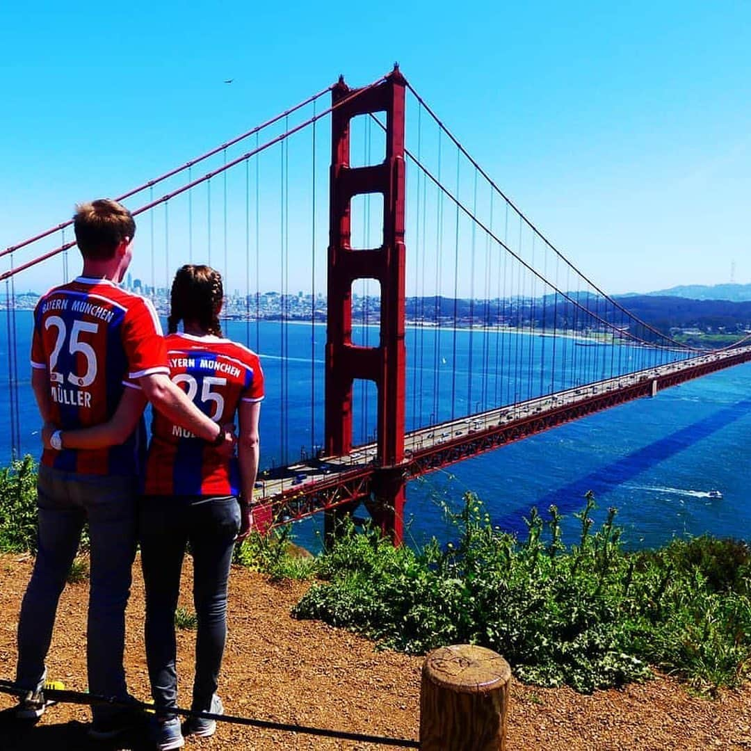 バイエルン・ミュンヘンさんのインスタグラム写真 - (バイエルン・ミュンヘンInstagram)「No matter where you are on this 🌍, you will always belong to the #FCBayern Family. 🙌 Thank you for always representing our colors! 🔴⚪️ #MiaSanMia #FCBayernFanFriday」6月14日 23時18分 - fcbayern