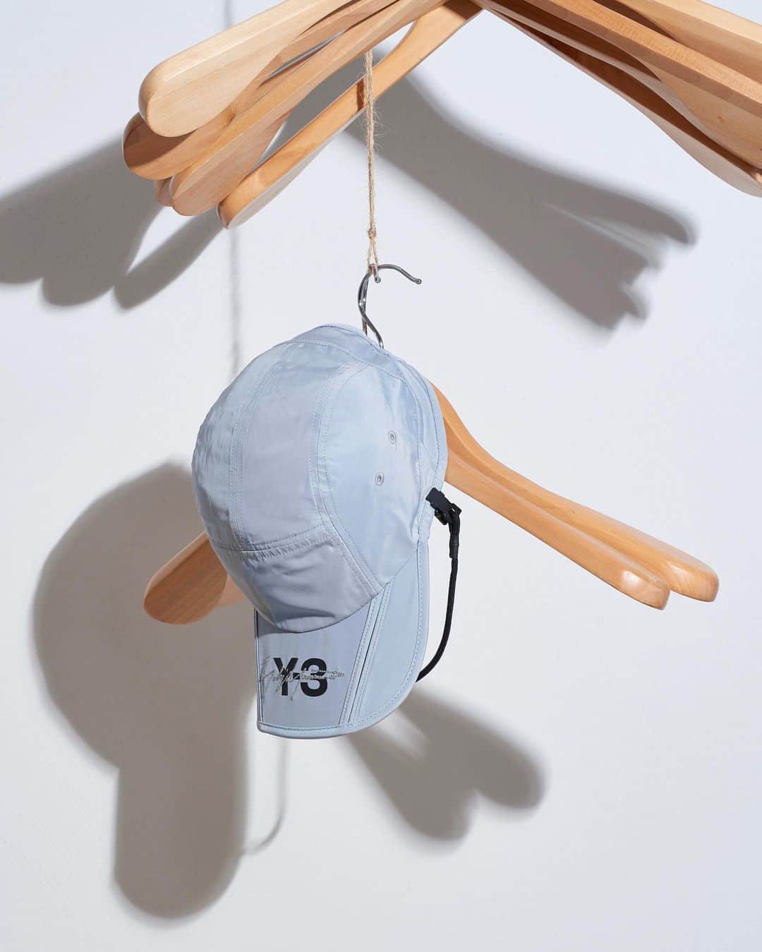 ワイスリーのインスタグラム：「Y-3 Foldable Cap. ​Y-3 Spring Summer 2019.​ --- ​#adidas #Y3 #YohjiYamamoto ​ Discover the collection at Y-3.com」
