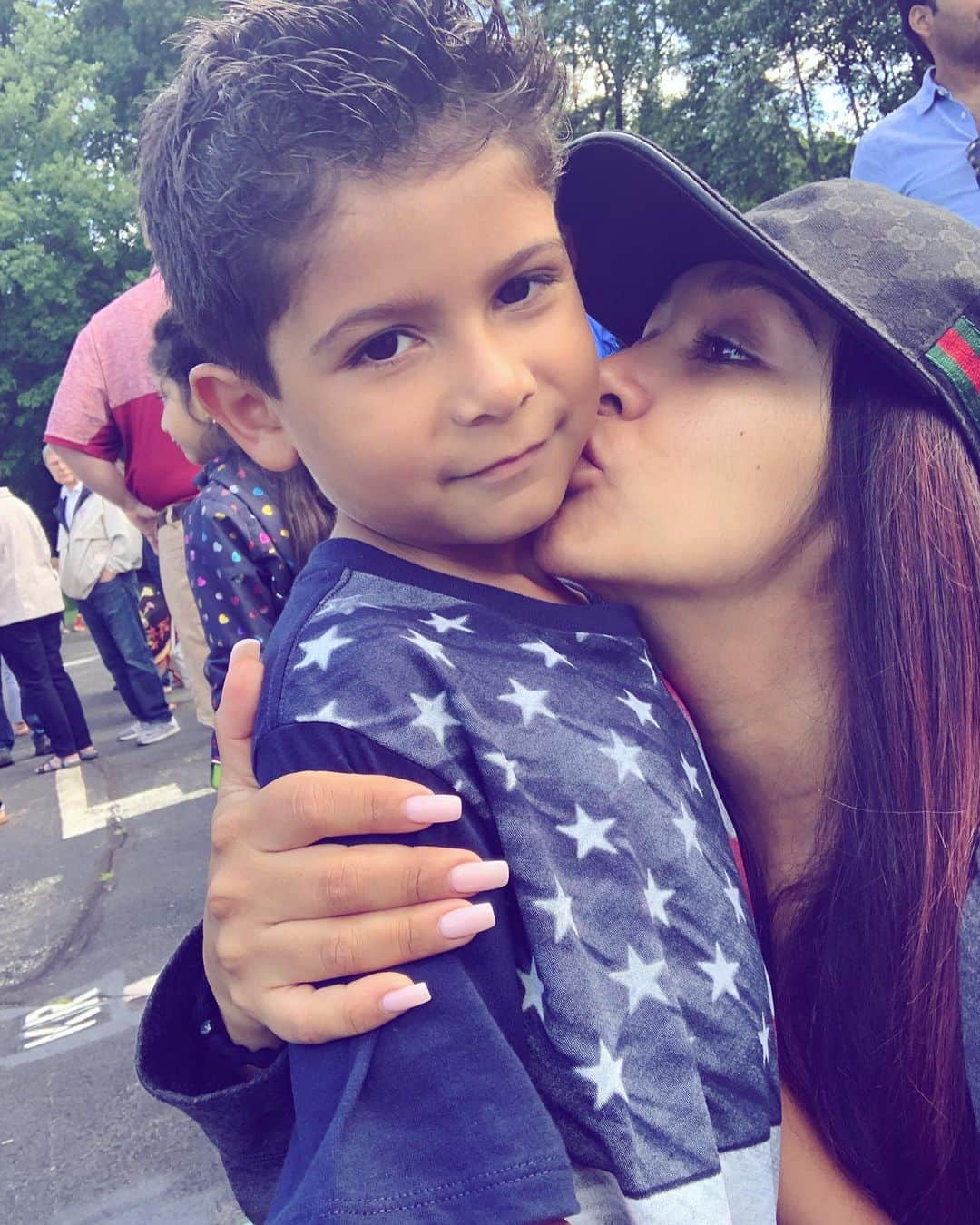 ニコール・ ポリッツィのインスタグラム：「My first offspring just sang his heart out 💙 #proudmawma #mommysboy」