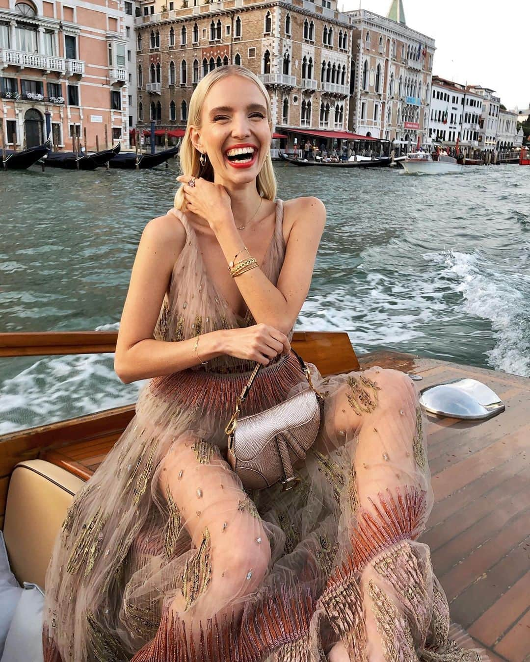 レオニー・ハンネさんのインスタグラム写真 - (レオニー・ハンネInstagram)「My look for the  #DiorHauteJoaillerie presentation in Venice. ✨ Anzeige/ Wearing some special @dior Jewellery pieces for the occasion. You can see more on the Dior IG stories, I took over their stories for the night. 🤗💛 #Dior #Venice」6月14日 23時29分 - leoniehanne