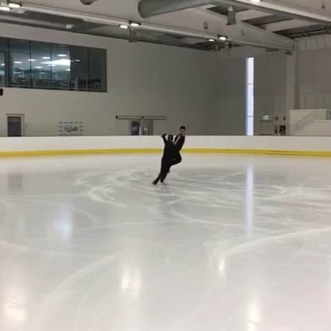 ニコーレ・デラ・モニカのインスタグラム：「Little preview of our new short program! Live your favorite colored heart if you like it! Piccolo preview del nostro nuovo short! Lascia un commento con il tuo cuore preferito se ti piace!」
