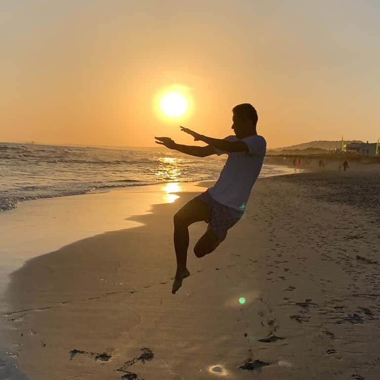 アンデル・エレーラさんのインスタグラム写真 - (アンデル・エレーラInstagram)「No he rematado de cabeza en mi vida 🤪 ☀️ ⚽️」6月15日 5時05分 - anderherrera