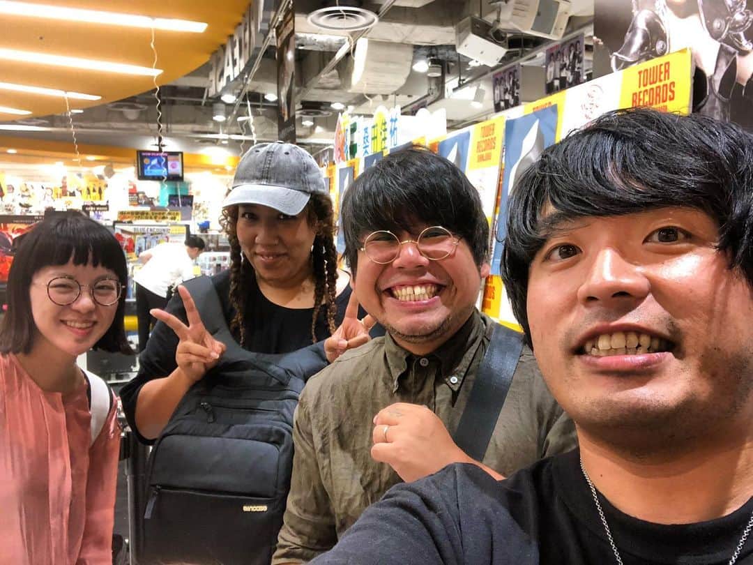 井澤惇のインスタグラム：「インストアライブ終わりー！思いの外気持ちよくライブできた！ んoonのみんなが遊びに来てくれたよ！」