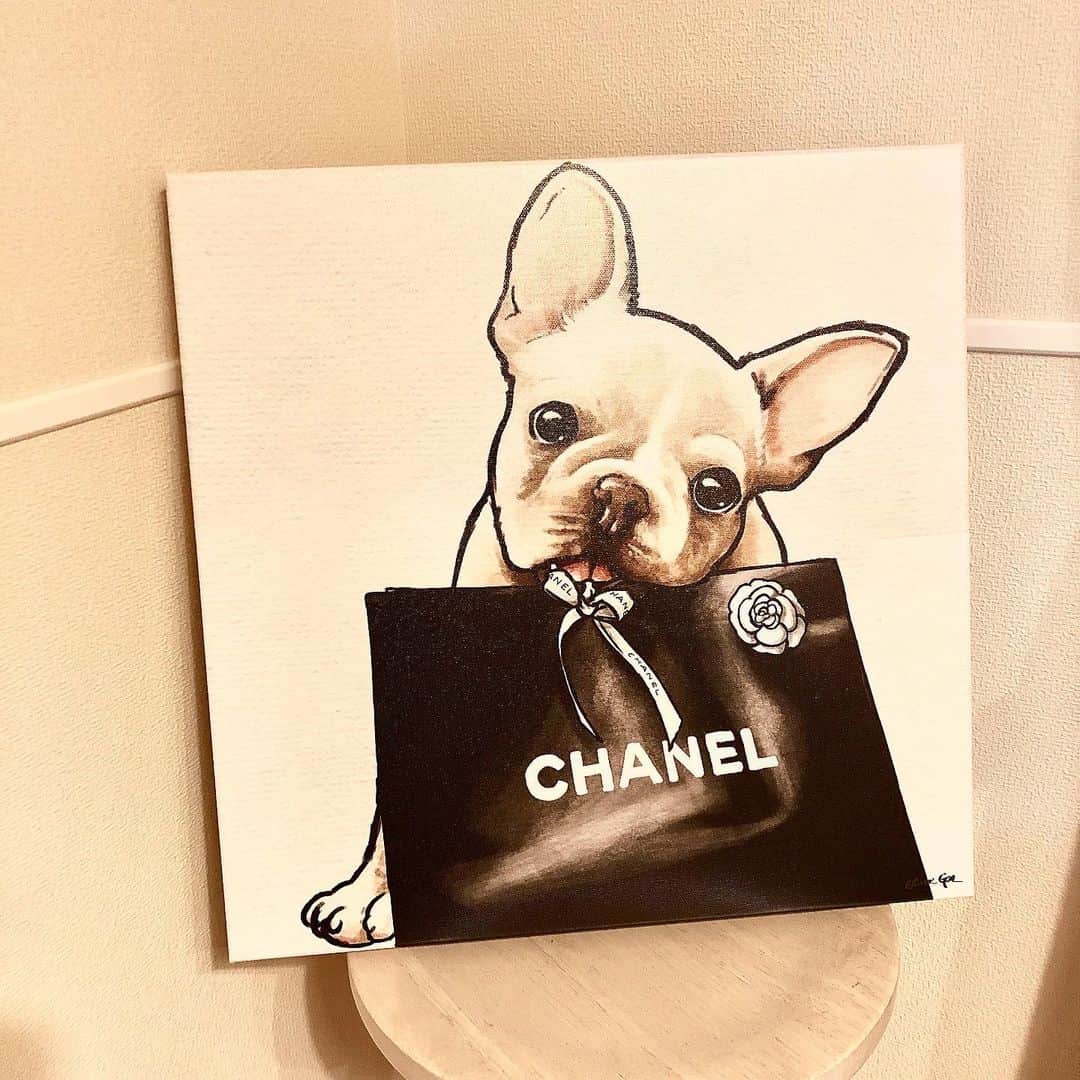 沢辺りおんさんのインスタグラム写真 - (沢辺りおんInstagram)「お誕生日プレゼントで絵を頂きました。 とっても可愛いくてお気に入りです😂💖 宝物になりました。 #olivergal #オリバーガル #シャネル #chanel  #flenchbulldog  #フレブル」6月14日 23時48分 - rionsawabe