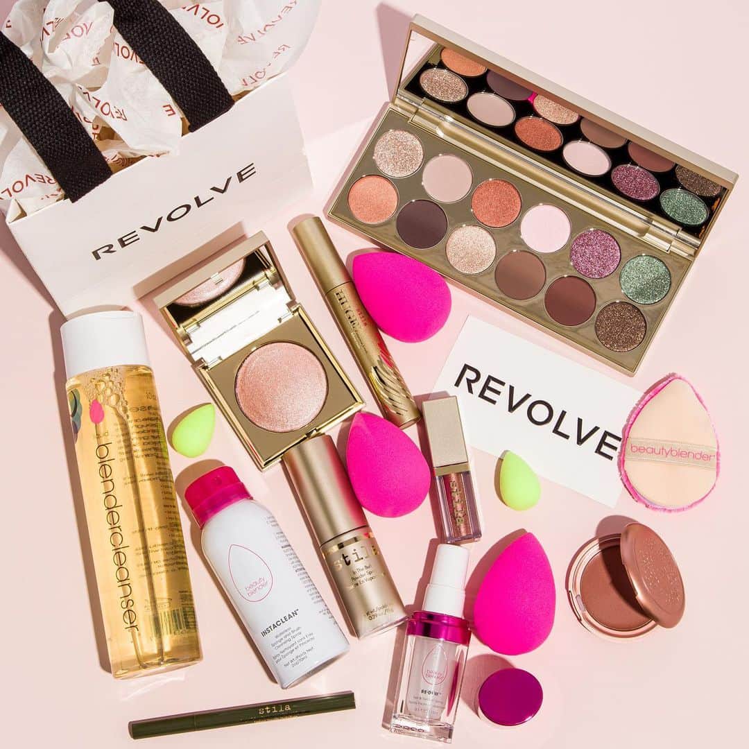 Stila Cosmeticsさんのインスタグラム写真 - (Stila CosmeticsInstagram)「💗ISSA GIVEAWAY!💗 We’re giving 1 lucky babe the chance to win the ULTIMATE haul of beautyblender & @stilacosmetic goodies, PLUS a $250 giftcard to @revolve! Here’s how to enter:  1. Follow @beautyblender , @stilacosmetics , @revolvebeauty 2. Tag 3 friends in the comments below  3. Head to @stilacosmetics & @revolvebeauty for additional entries {Giveaway ends 6/16 at 11:59pm PST. Winner will be notified via DM. GOOD LUCK!}」6月14日 23時57分 - stilacosmetics