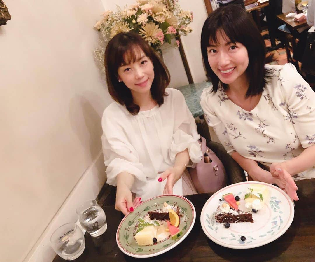 庄司ゆうこさんのインスタグラム写真 - (庄司ゆうこInstagram)「月1メンテナンスday✨酒井流整体へ(^^) 今日はコラーゲンマシンからの整体、骨盤矯正、小顔矯正とフルコースでした！！ 産後、骨盤が歪んだままでしたが矯正してもらい、お尻がひとまわり小さくなった✨ そして首や肩こり、お顔もスッキリ✨🤗 コラーゲンマシンは裸で入ったから全身ツルツル‼️かなりオススメです💕 そしてお昼は新宿で打ち合わせがあり、その後1人ラーメン🍜笑 ケーキも食べたし相変わらず食欲旺盛😂 #コラーゲンマシン#酒井流整体#渋谷#整体#骨盤矯正#小顔矯正#新宿#横浜家系ラーメン#野菜たっぷり#罪悪感なし#スイーツ#ネイリストちさきさんと#ガールズトーク」6月15日 0時00分 - yuko.shoji