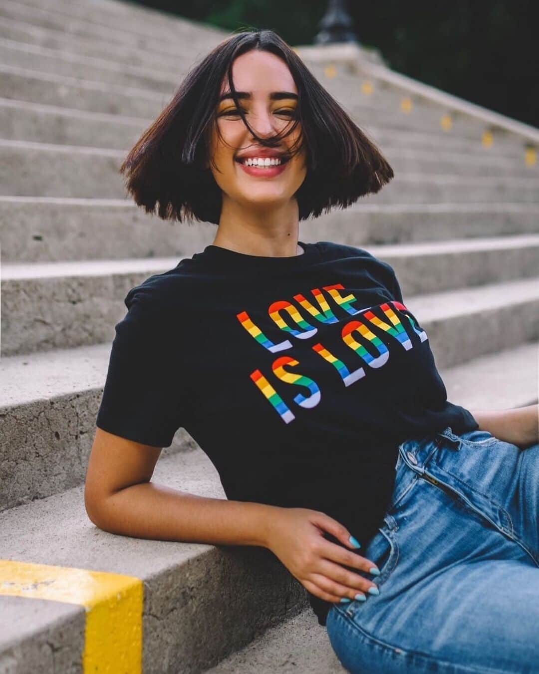 American Eagleさんのインスタグラム写真 - (American EagleInstagram)「Simple as that 🌈 100% of sales go to @itgetsbetter #pride #rg @dayanasaezb」6月15日 0時02分 - americaneagle