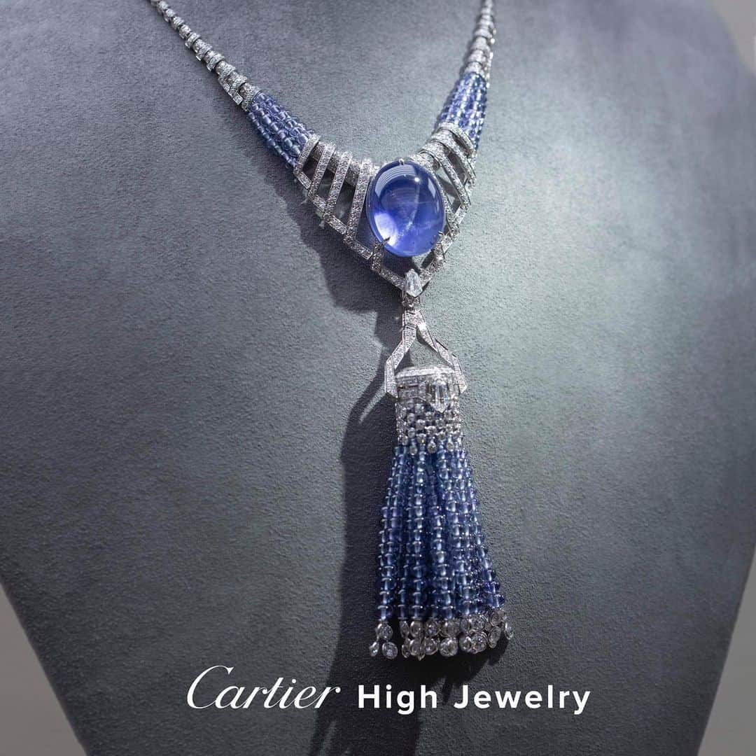 カルティエさんのインスタグラム写真 - (カルティエInstagram)「This creative design, featuring diamonds, sapphire beads and a 44.49-carat star sapphire, plays with light. #LetitiaWright wears #CartierMagnitude at the #CartierHighJewelry Gala in London. #HighJewelry」6月15日 0時02分 - cartier