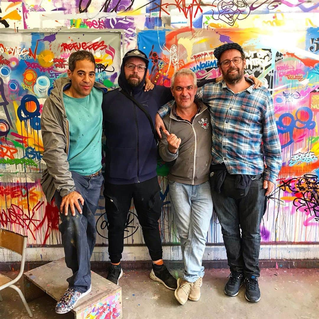 osgemeosさんのインスタグラム写真 - (osgemeosInstagram)「Visiting our brothers  in Paris 🙏🏻 love this guys @johnperello @psyckozenolimit ❤️ Visitando nossos irmãos de Paris !!! Amamos esses caras ! #graffitilife」6月15日 0時13分 - osgemeos