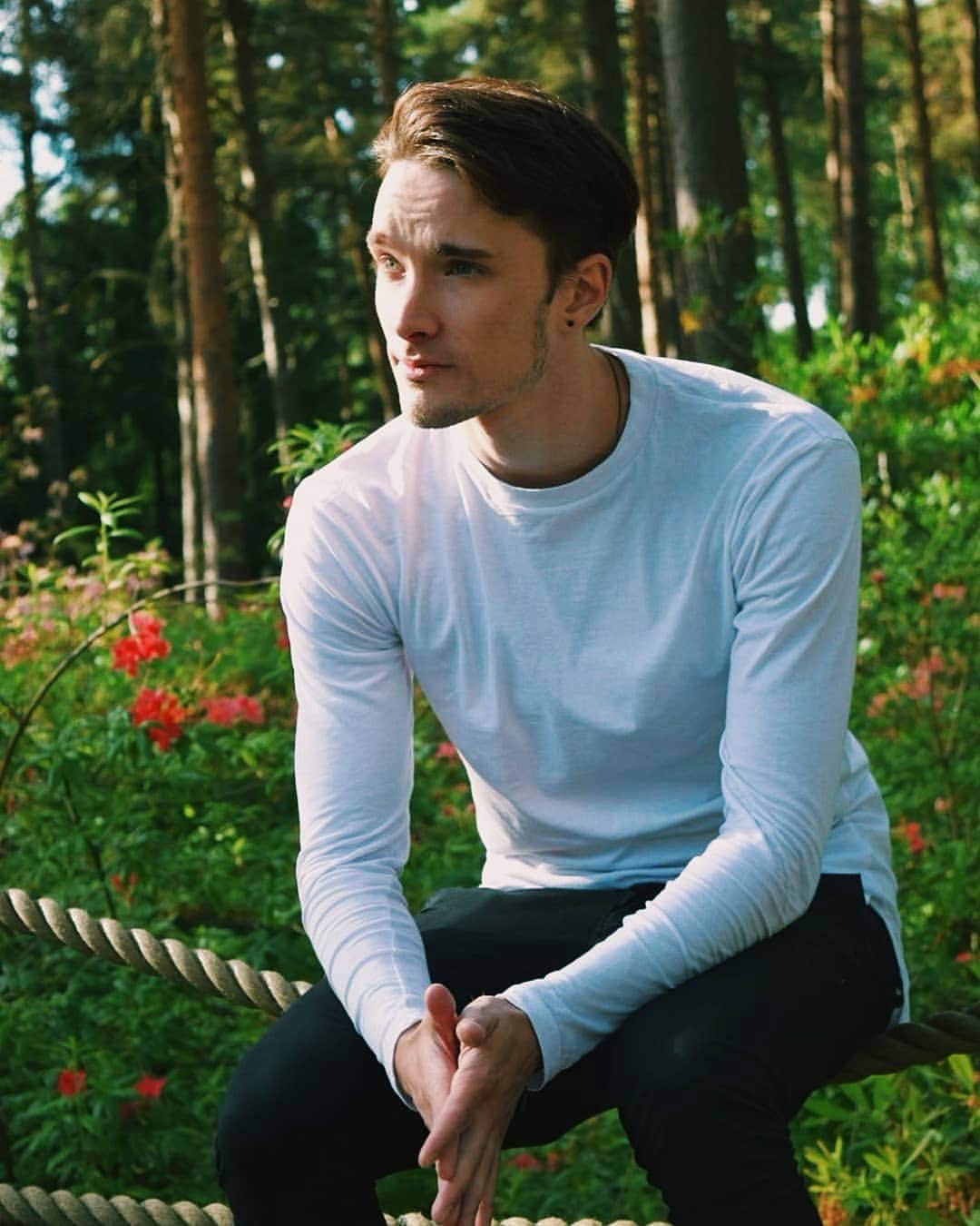 Jussiville JV Partanenのインスタグラム：「Probably thinking about pizza 🤔 a little throwback to almost exactly a year ago ~~ #friday #tb #throwback #flashbackfriday #athlete #icedance #feelthepizza #training #helsinki #finland #fashion #asos #photoshoot #modeling #summer #visithelsinki」