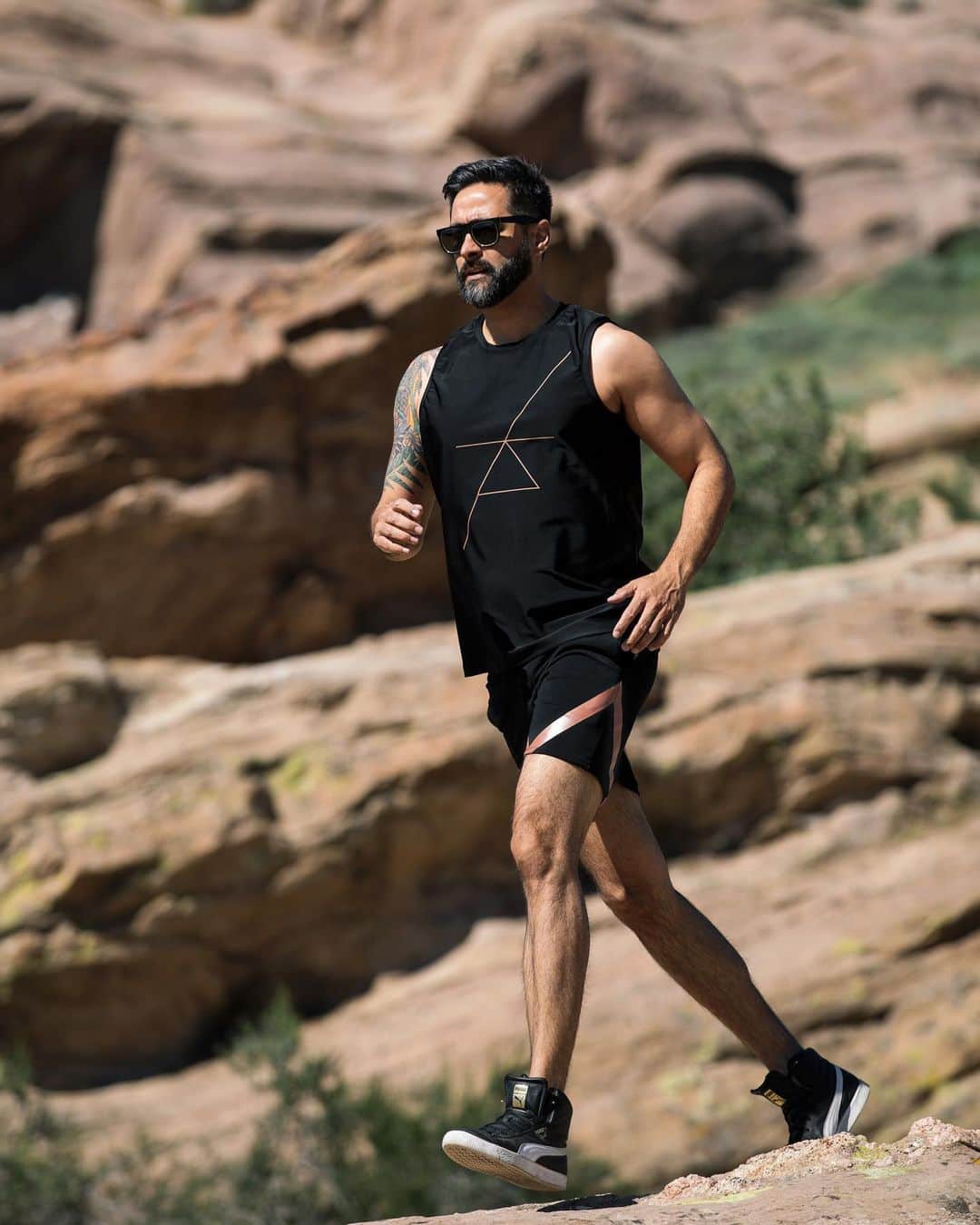 ローレン·ランドルフのインスタグラム：「A few more photos for the launch of @coroayoga, a men’s yoga line designed by @sanpazos. Follow their page for pre-orders, and discounts on their new products. #coroayoga」