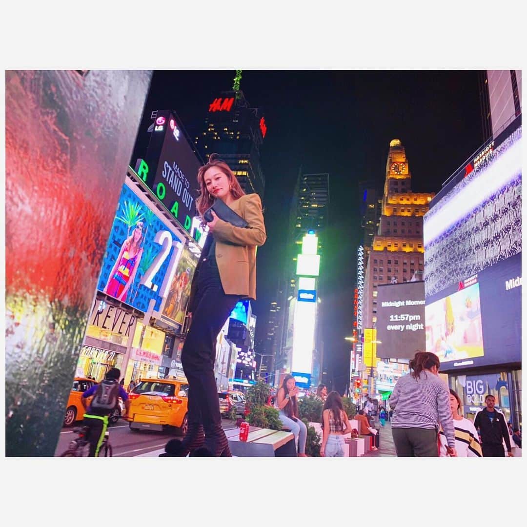 久保山香奈さんのインスタグラム写真 - (久保山香奈Instagram)「. . 森星がアナザースカイでニューヨーク🗽いってたけど、今度は自分でお金貯めて💰いけるようにまた頑張ろうと思います🇺🇸✨❤️ステキな場所でした🧸感謝です💕 #timessquare#NY#ニューヨーク」6月15日 0時21分 - kaaana227