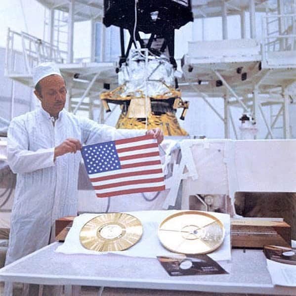 NASAさんのインスタグラム写真 - (NASAInstagram)「Happy #FlagDay! ⁣ ⁣ One of the most iconic images from the #Apollo11 mission is of Buzz Aldrin saluting the American flag on the surface of the Moon. But did you know that over the next three years, five more flags joined the one left by Apollo 11 — and that many other flags have flown onboard our spacecraft? ⁣ ⁣ Scroll through and read the comments to learn about stars and stripes in space!⁣ ⁣ Image Credit 1-8: NASA⁣⁣ ⁣ #NASA #Space #Moon⁣」6月15日 0時18分 - nasa
