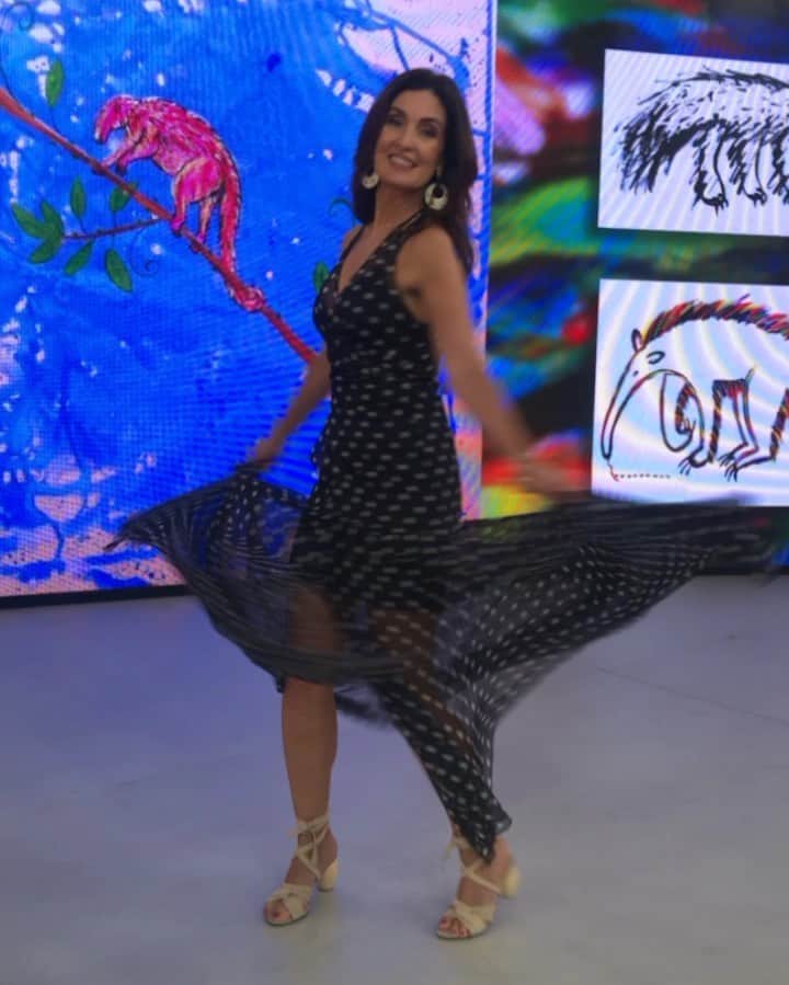 ファチマ・ベルナルデスのインスタグラム：「Obrigada a todos que votaram no look desta sexta no #Gshow. Bom fds. #encontrocomfatima」