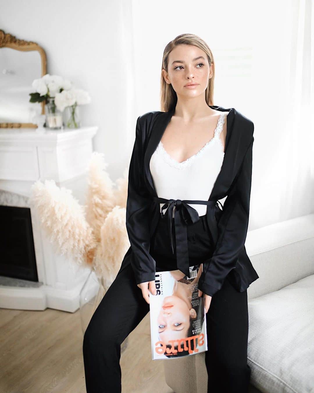 のインスタグラム：「Strictly Business look from @justfabonline 📞 I just uploaded an online shopping with me video & I got a bunch of amazing summer pieces from Just Fab! I took their personalized style quiz which selects a personalized boutique based on my style! They are super affordable, and with the link on my stories you can get an extra 50% off! Link is in my bio to watch and shop ✨ #justfab #ad」