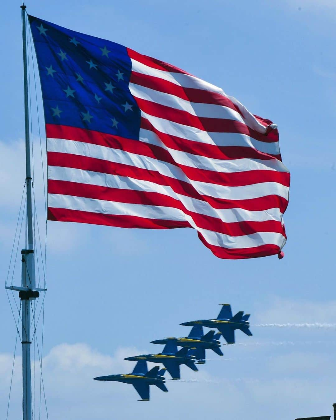 アメリカ内務省さんのインスタグラム写真 - (アメリカ内務省Instagram)「It’s Flag Day! 🇺🇸 One of the best stories about Old Glory is from Fort McHenry National Monument & Historic Shrine in #Maryland. During the 1814 Battle of Baltimore, a massive flag measuring 30 feet high and 42 feet long flew over the fort. After a night of British bombardment, Francis Scott Key saw the flag still waving above the fort and was inspired to write the words for the “Star Spangled Banner.” It remains a moving sight to this day. Photo of a Blue Angels demonstration over Fort McHenry (@FortMcHenry) by Trent Pitsenbarger (www.sharetheexperience.org). #FlagDay #travel #FindYourPark #usinterior」6月15日 0時21分 - usinterior