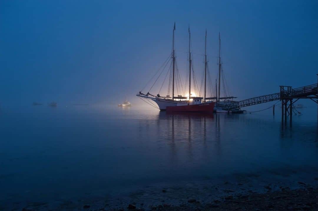 Discoveryさんのインスタグラム写真 - (DiscoveryInstagram)「“The Margaret Todd, a four mast schooner, at dock on Frenchman Bay. A lobster boat passes behind in the early morning hours.” 📸 + caption by Ray Yeager (@rayyeager.rtyphotography) . . . . #photography #photooftheday #explore #naturephotography #nature #potd #travelIG #FrenchmanBay #BarHarbor #Maine #boats #sea #ocean #travel」6月15日 0時26分 - discovery