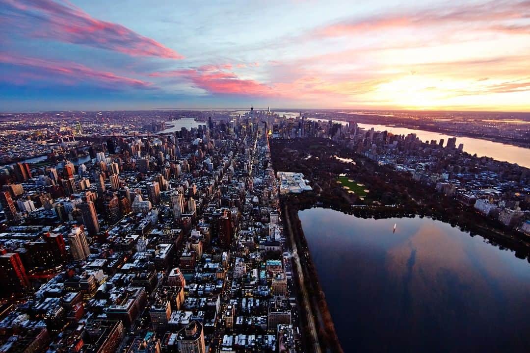 nyonairさんのインスタグラム写真 - (nyonairInstagram)「This week's edition of "Sunset or Sunrise": Central Park! 💙 GET 50% OFF ALL FLIGHTS! 💙 ⭐️ |  Code: THANKSDAD50 | ⭐️ . 🚁 Purchase with the ultimate flexibility. Our Buy Now Schedule Later is valid for more than a year.🚁 . Ultimate flexibility with our Buy Now, Schedule Later - valid for more than a year. . Book now: www.NYONAir.com . . . . . . #nyc #NewYork #NewYorkCity #manhattan #travel #photography #bigapple #earthpix #bestvacations #exploremore #moodygrams #complex #icapture_nyc #jointhemvmt #bucketlist #timeoutnewyork #wildnewyork #newyork_instagram #lensbible #thingstodoinnyc #adventurelifestyle #FlyNYON #NYONAir #NYONStudio #traveldeals #centralpark #timessquare」6月15日 0時40分 - nyonair