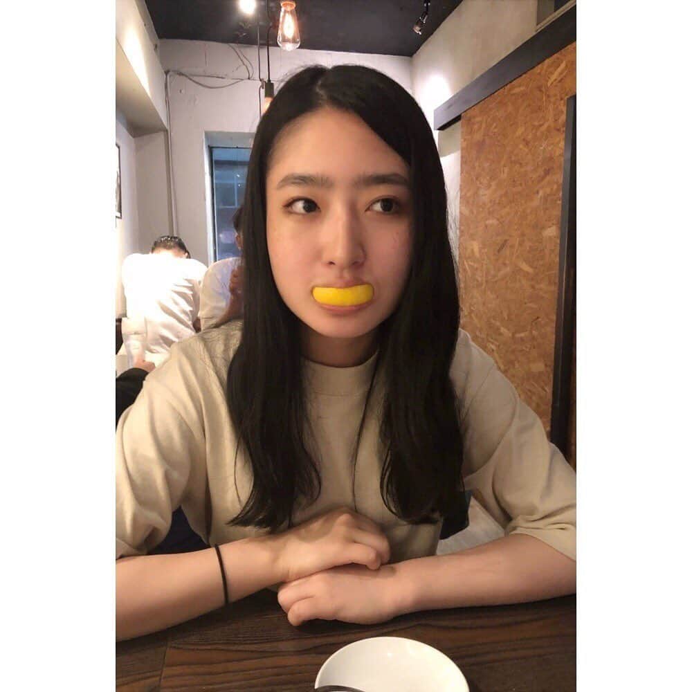 AO さんのインスタグラム写真 - (AO Instagram)「🍋 端っこにいてもみのがさないよ #レモン#酸味#かじる」6月15日 0時40分 - ao_sekiguchi