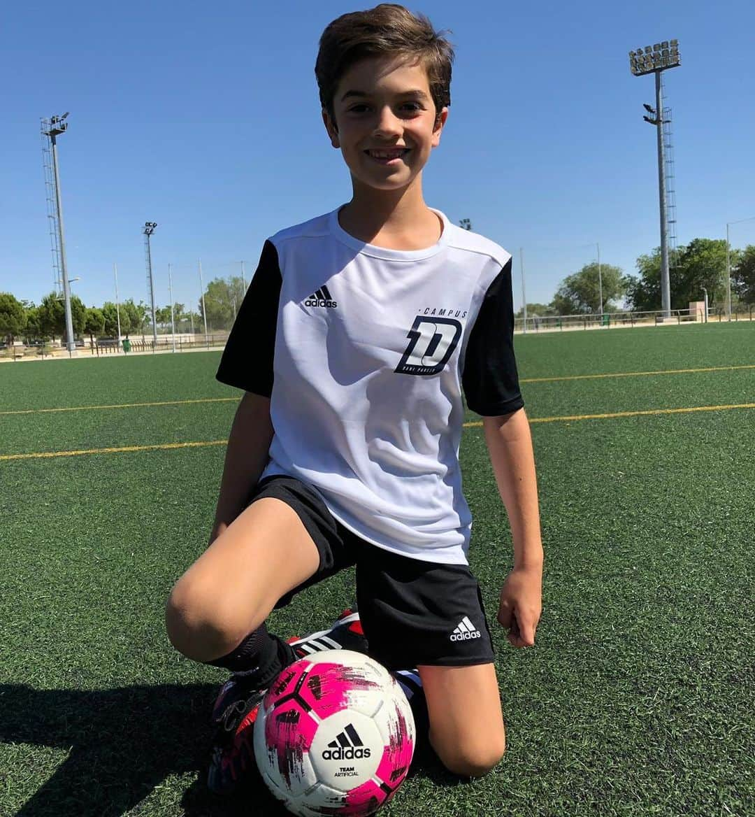 ダニエル・パレホさんのインスタグラム写真 - (ダニエル・パレホInstagram)「Ya tenemos listas las equipaciones para el @campusparejo y no pueden ser más bonitas!!! Cuál os gusta más? Recordad que empezamos el 1 de julio... Todavía podéis apuntaros!!!」6月15日 0時48分 - dani_parejo10