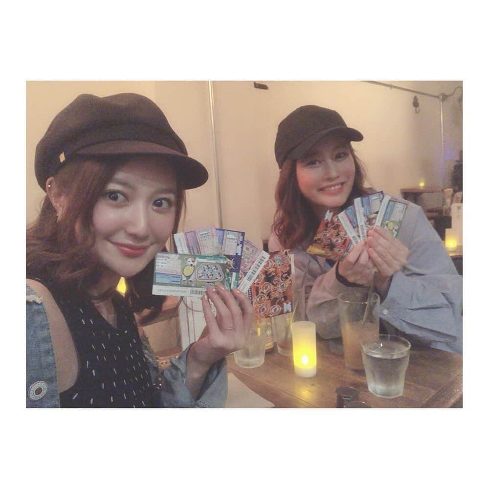 葉月ゆめさんのインスタグラム写真 - (葉月ゆめInstagram)「ゆめりん 🌸☕️ 凛ちゃんが「宝くじ買う！」っていうので わたしも一緒に買ってみたら100円当たりました 💰笑 ・ ・ いつも本当にありがとう だいすきです ♡ PS.はやくiPhone修理出してください #グラビア #ゆめりん #bff #すき」6月15日 0時49分 - yume_hazuki