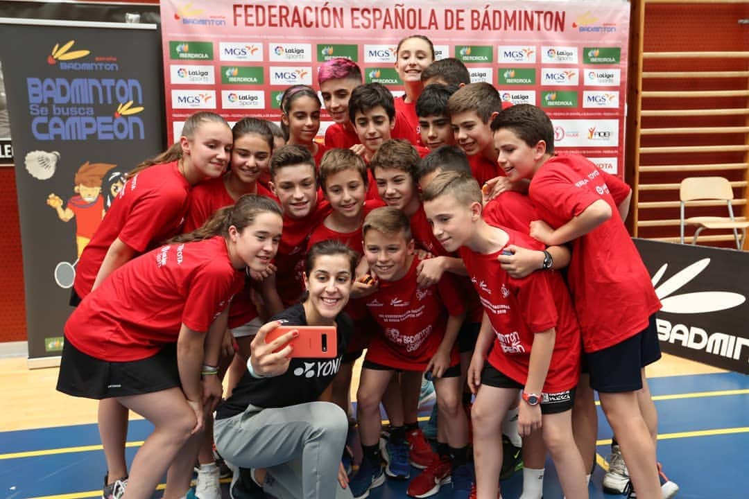 キャロリーナ・マリンさんのインスタグラム写真 - (キャロリーナ・マリンInstagram)「Con el futuro del bádminton español!! 💪🏸 With the future of the Spanish badminton!! 💪🏸 #SeBuscaCampeón 🇪🇦」6月15日 0時42分 - carolinamarin
