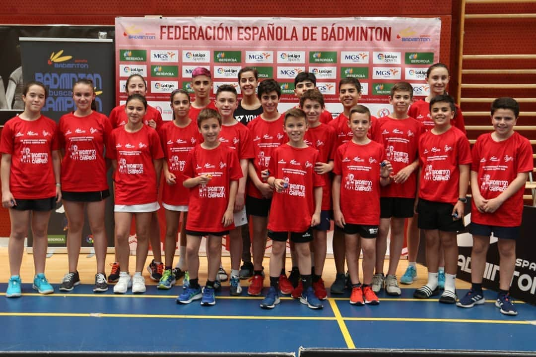 キャロリーナ・マリンさんのインスタグラム写真 - (キャロリーナ・マリンInstagram)「Con el futuro del bádminton español!! 💪🏸 With the future of the Spanish badminton!! 💪🏸 #SeBuscaCampeón 🇪🇦」6月15日 0時42分 - carolinamarin