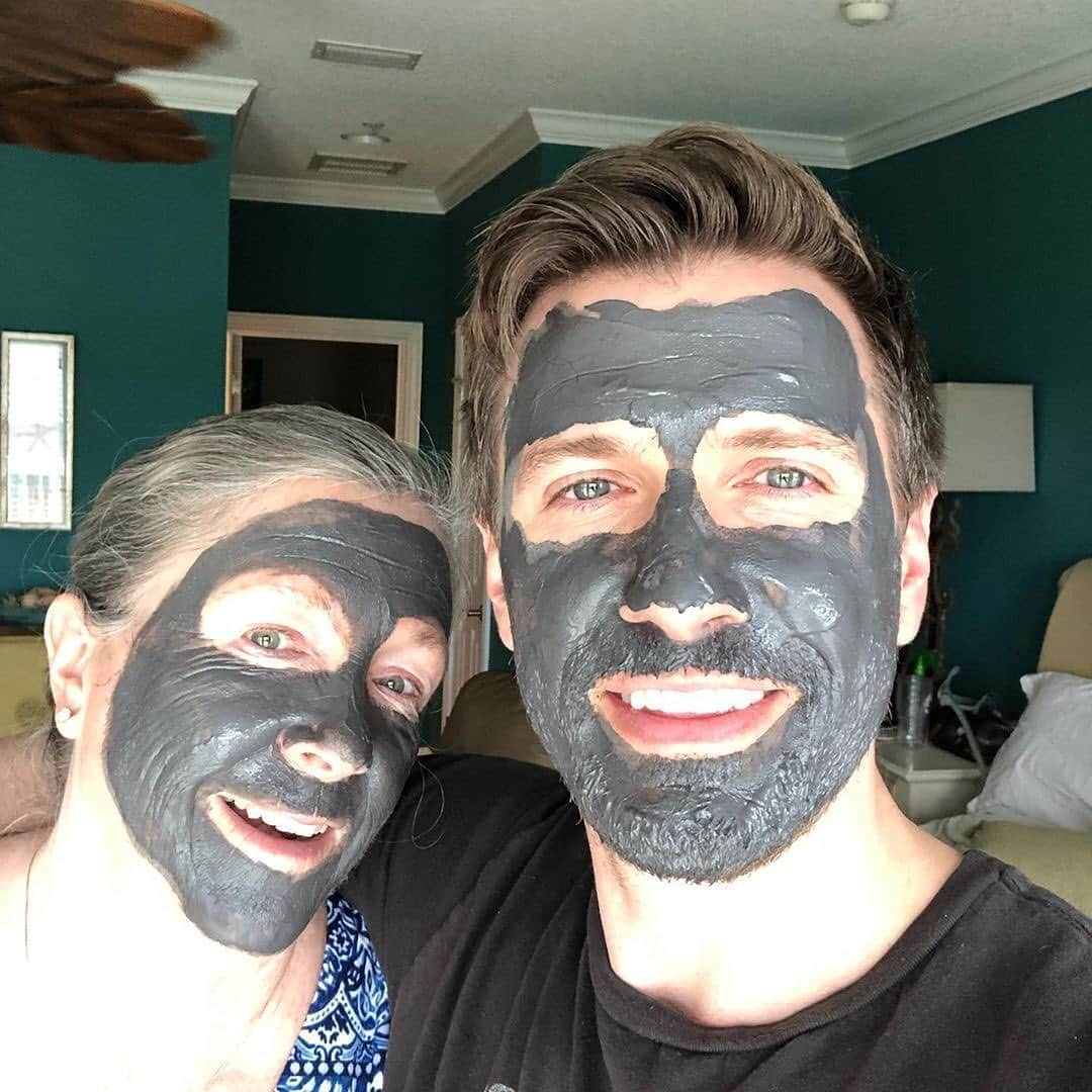 スタナ・カティックさんのインスタグラム写真 - (スタナ・カティックInstagram)「And closing out the #AbsentiaMasqueChallenge is the talented @heusinger ... representing with his beautiful mom! Thank you to all who joined in on this skin-loving challenge. So happy that #Amazon has finally shared #ABSENTIA Season 2 with all of you. Looking forward to your thoughts. 💋💋 #repost @heusinger ・・・ I have FINALLY joined the fray of @drstanakatic ‘s #absentiamasquechallenge 🤗😘 my mom and I are both wearing our first charcoal masks. Felt prettty prettty prettty good. TOMORROW!! @absentiaseries Season 2 drops in the US on @amazonprimevideo tomorrow!!! Very excited for you all to see this!!」6月15日 0時43分 - drstanakatic