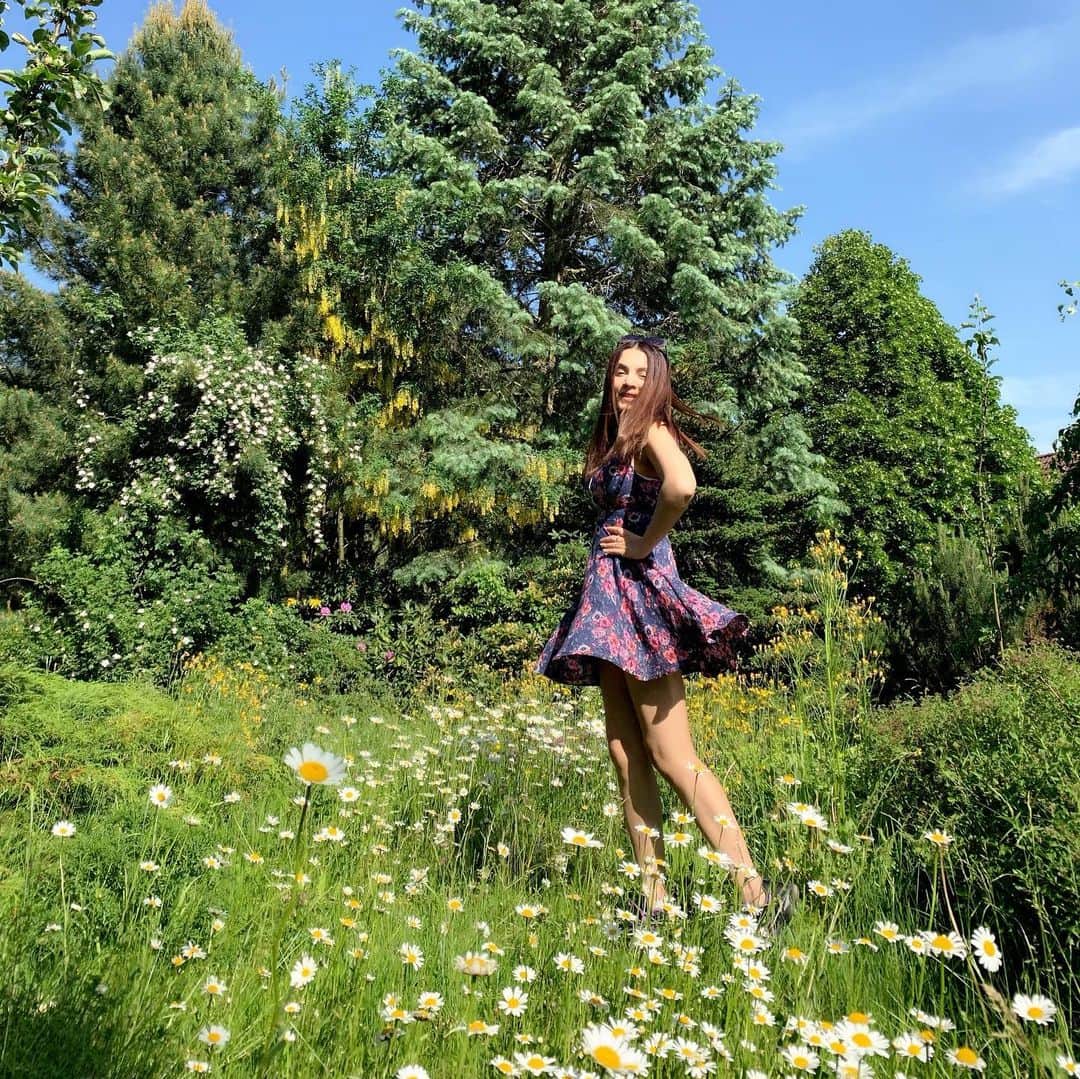 セリーナ・ジェイトリーさんのインスタグラム写真 - (セリーナ・ジェイトリーInstagram)「“Flowers are the music of the ground. From earth’s lips spoken without sound.” A summer in Austria.  #planetearth #flowers #mountainflowers #alps #austrianalps #quote #edwardcurran #austrian #austriangirl #styriangirl #styrian #beautyqueens4ever #indianwomen #beautyqueen #c #celina #celinajaitly #indoaustrian #austriangirl #instaflowers」6月15日 0時46分 - celinajaitlyofficial