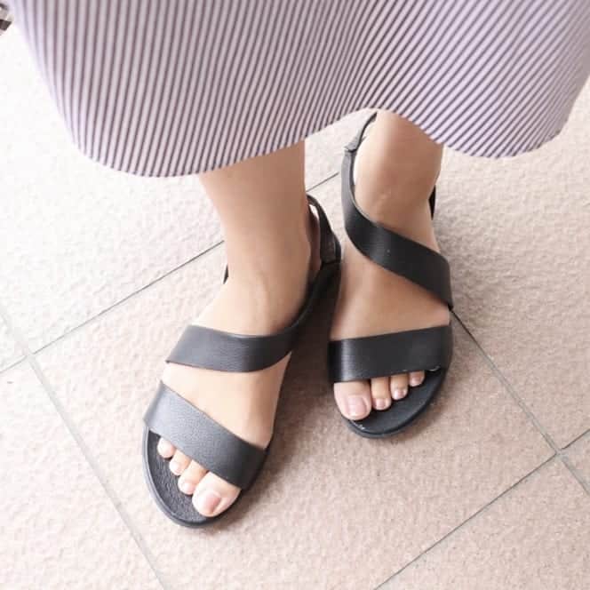 Eri Satoさんのインスタグラム写真 - (Eri SatoInstagram)「tops: @tonal_official skirt: @blancbasque  shoes: @pikolinos_shoes · この日はみんなでモノトーンリンクだったので💕 TONALのトップスは展示会で一目惚れ✨ 形がキレイで、タイトなのにムチムチしない😂✨ · サンダルは #ピコリノス シンプルなデザインも良いし、コンフォートシューズなので足にも優しい✨ · 先日のblogも @satoeri626 のトップのURLから見てみてね👀 ·  #ミスディオール展覧会 #Dior#ディオール#fashion#ootd#outfit#code#coordinate#ママコーデ#シンプルコーデ#mamagirl#locari#ママファッション #partegram#読者モデル#ママモデル#カジュアル#お洒落さんと繋がりたい#親子リンクコーデ愛好家#pikolinos#pikolinos_shoes#getcomfy#ピコリノス#靴#コンフォートシューズ#デザインコンフォート#サンダル#シューズ#おしゃれ靴」6月15日 0時47分 - satoeri626