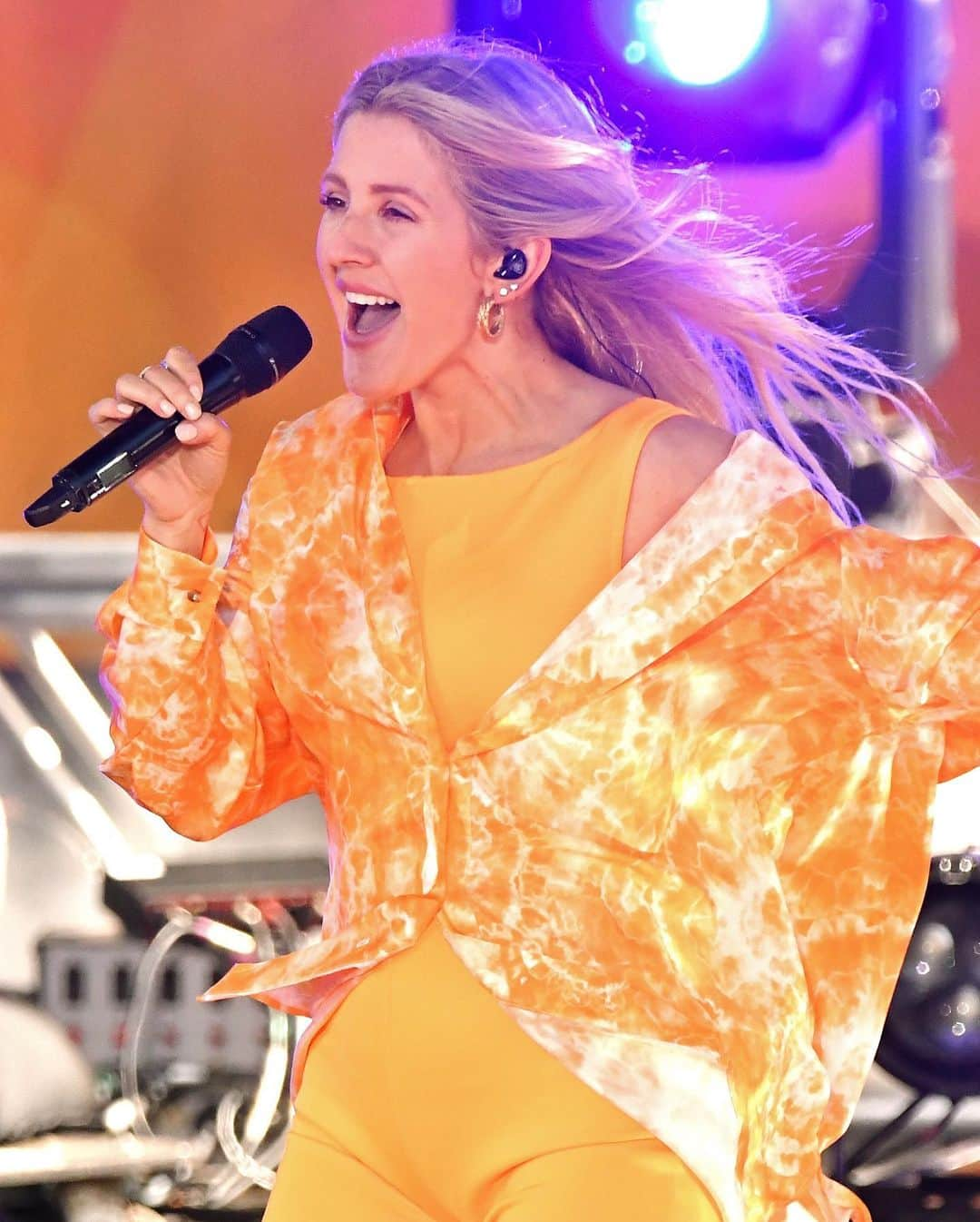 Just Jaredさんのインスタグラム写真 - (Just JaredInstagram)「@elliegoulding performs during her Good Morning America concert in New York City! #EllieGoulding #GMA Photos: Getty」6月15日 0時52分 - justjared