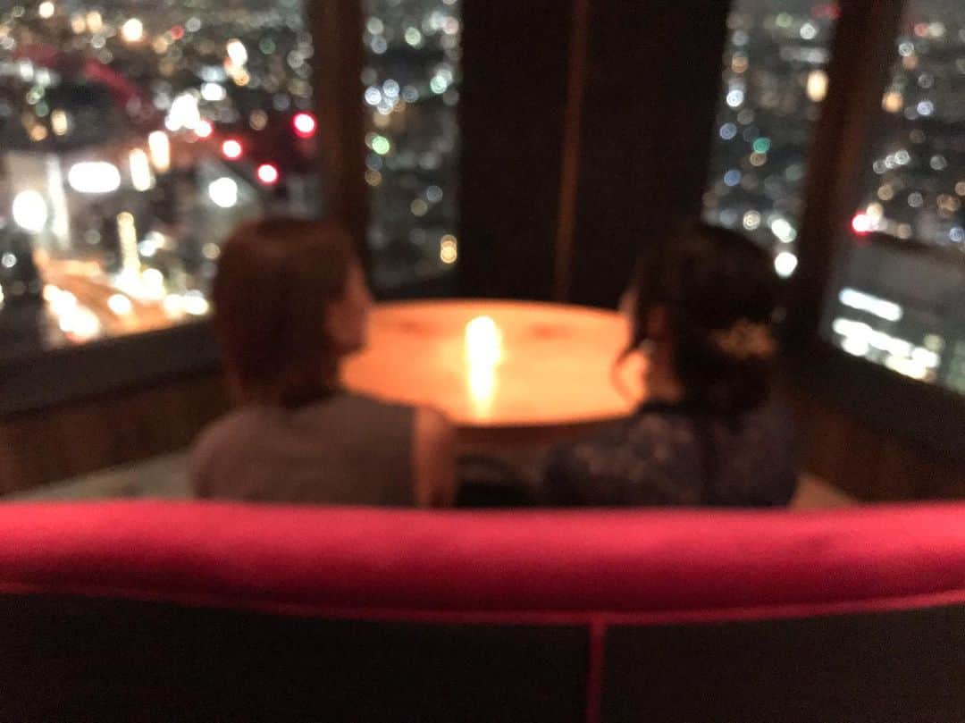 相川友希さんのインスタグラム写真 - (相川友希Instagram)「赤いイス #赤い椅子 #特別な時間 #かっちゅおめでとう #乾杯 #東京の夜景 #セルリアンタワー #好きな場所 #お誕生日 #やっと会えた #元気そうで安心 #プロポーズ伝説」6月15日 0時55分 - yuki923a