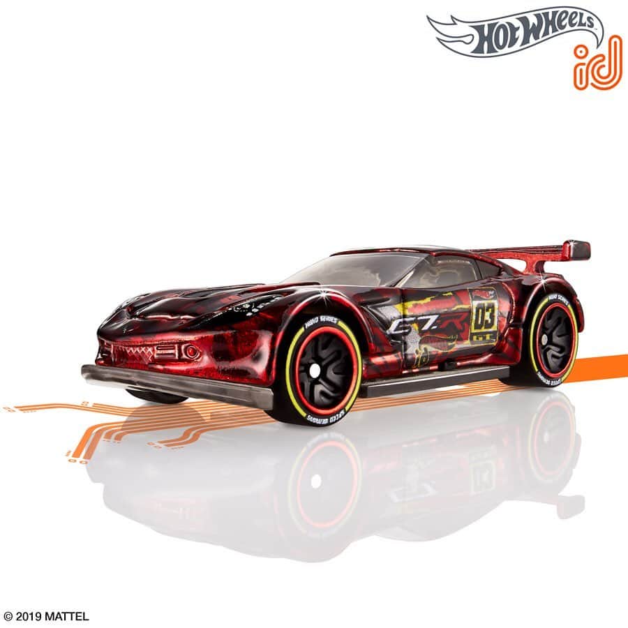 Hot Wheelsさんのインスタグラム写真 - (Hot WheelsInstagram)「Introducing Hot Wheels id, a completely new way to collect your favorite die-casts. Complete with a top of the line Spectraflame paint job, new wheels, and an NFC chip, your Hot Wheels collection can now be digitized! #HotWheelsid is available at Apple and Apple.com. Swipe through to see the detail and video of how it works. www.hotwheels.com/id」6月15日 1時00分 - hotwheelsofficial