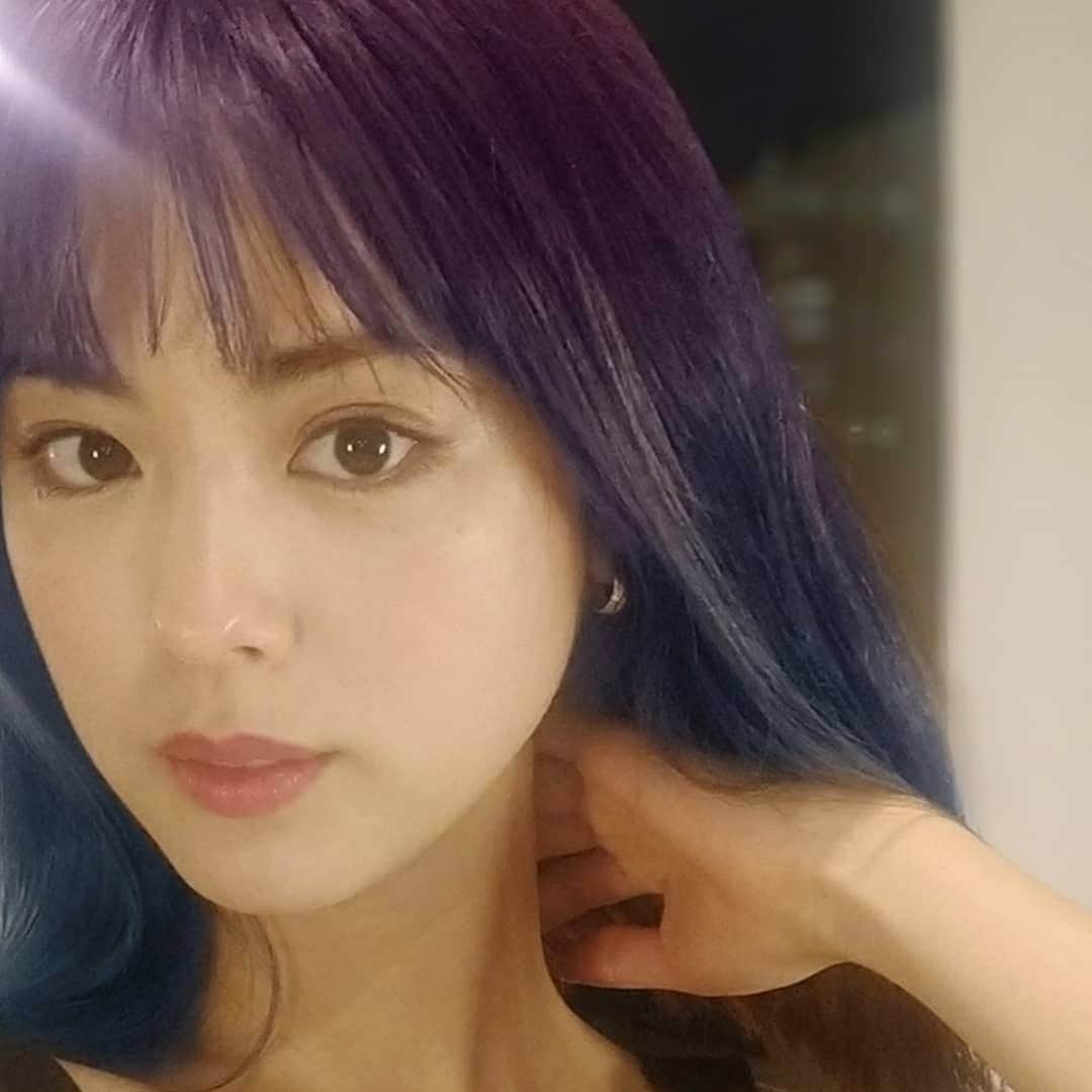 のインスタグラム：「💙🐬🐳 Changed my hair color by app 😚😝 : アプリdeヘアカラー  束の間逃避行🐡🚀🔥」