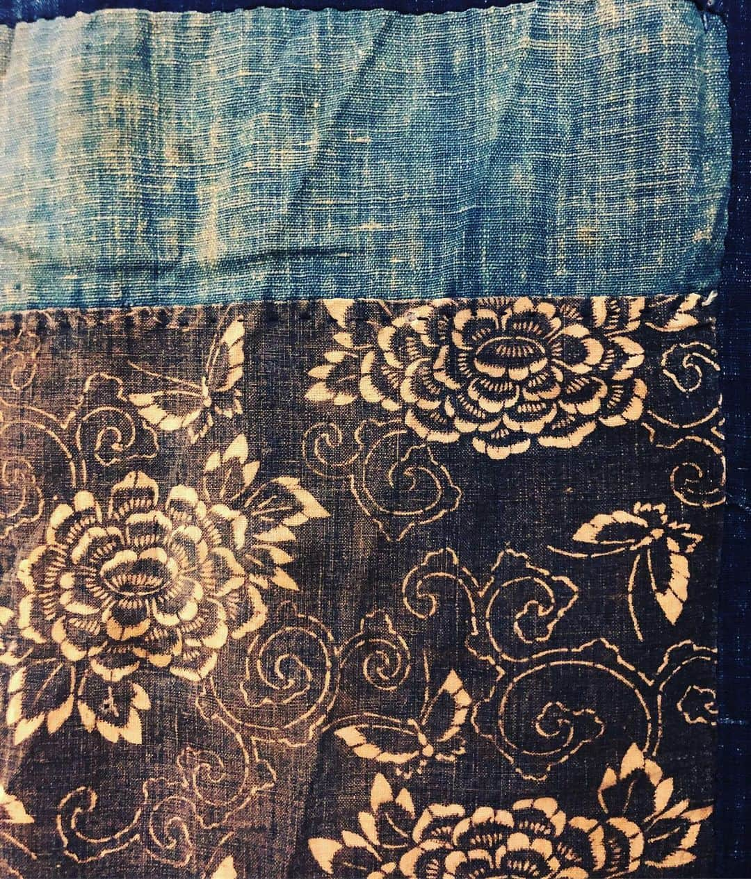 カラーさんのインスタグラム写真 - (カラーInstagram)「🙏PLEASE SWIPE THROUGH! AND READ This is Boro or (‘life-cloth’) , it’s a collection of literal time. This fabric was used in Japan from Edo up to early Showa (17th – early 19th century). It’s was used for warmth , for the family futon and it was used as the first thing a baby would come in contact with in this world, passed down by generations. So the child would first be in contact with the generations that came before he or she. ❤️PERSONAL: I have lived many lives more than you can understand, I have loved and lost more than I can share with you. The beauty of this (time) piece takes me back and makes me be so thankful for how this universe works. I’ve lost so many people who were dear to my heart for one reason or another and this Boro reminds me that we are all part of a universal clothe woven since before time. I’m fortunate to feel that clothe in a very real way and know we are all connected. You don’t know when someone enters or leaves your life , you don’t get to choose that.  You can’t live in fear . The only choice is LOVE and if you can live in love you will find yourself surrounded by a universal fabric of moments and people who made your life worth living. There is never not space in this fabric of love we create, and when someone for whatever reason chooses to move from you , it’s your choice to gently stitch them into your (LOVE BORO) and you will always hold a piece of them in your heart and soul. Find those moments and beings that are worthy of your love and create your BORO.  ROLLAND BERRY I FOUND THIS FABRIC WHILE IN JAPAN 🇯🇵 AND NEVER HAD THE MONEY TO OWN A PIECE , NO THESE ARE MINE. AND KNOW AFTER WRITING THIS I KNOW WHY I HAD TO HAVE THEM.」6月15日 1時21分 - rollandberry