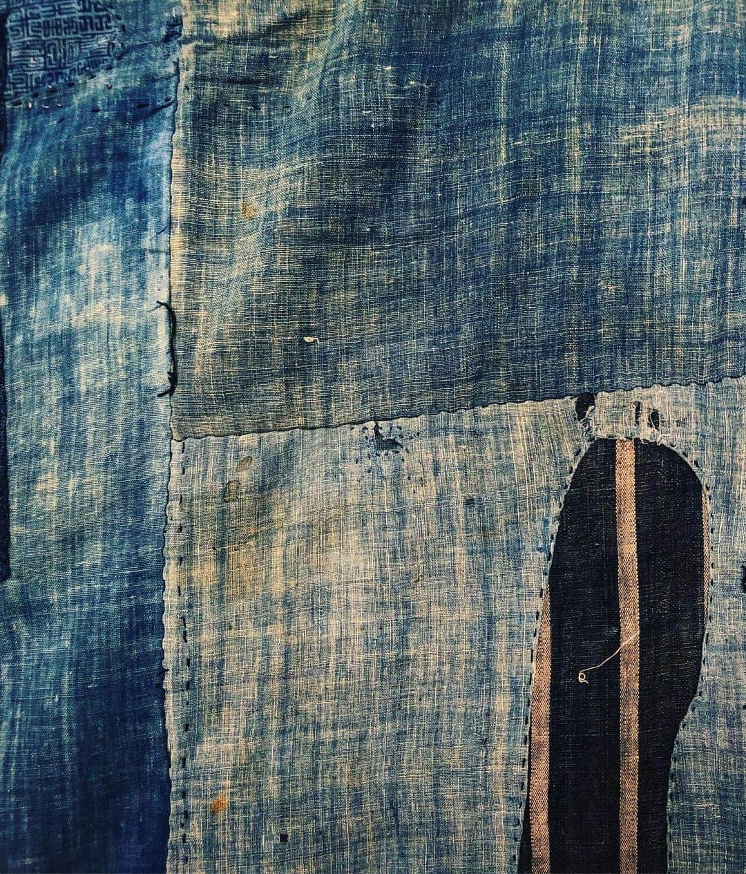 カラーさんのインスタグラム写真 - (カラーInstagram)「🙏PLEASE SWIPE THROUGH! AND READ This is Boro or (‘life-cloth’) , it’s a collection of literal time. This fabric was used in Japan from Edo up to early Showa (17th – early 19th century). It’s was used for warmth , for the family futon and it was used as the first thing a baby would come in contact with in this world, passed down by generations. So the child would first be in contact with the generations that came before he or she. ❤️PERSONAL: I have lived many lives more than you can understand, I have loved and lost more than I can share with you. The beauty of this (time) piece takes me back and makes me be so thankful for how this universe works. I’ve lost so many people who were dear to my heart for one reason or another and this Boro reminds me that we are all part of a universal clothe woven since before time. I’m fortunate to feel that clothe in a very real way and know we are all connected. You don’t know when someone enters or leaves your life , you don’t get to choose that.  You can’t live in fear . The only choice is LOVE and if you can live in love you will find yourself surrounded by a universal fabric of moments and people who made your life worth living. There is never not space in this fabric of love we create, and when someone for whatever reason chooses to move from you , it’s your choice to gently stitch them into your (LOVE BORO) and you will always hold a piece of them in your heart and soul. Find those moments and beings that are worthy of your love and create your BORO.  ROLLAND BERRY I FOUND THIS FABRIC WHILE IN JAPAN 🇯🇵 AND NEVER HAD THE MONEY TO OWN A PIECE , NO THESE ARE MINE. AND KNOW AFTER WRITING THIS I KNOW WHY I HAD TO HAVE THEM.」6月15日 1時21分 - rollandberry