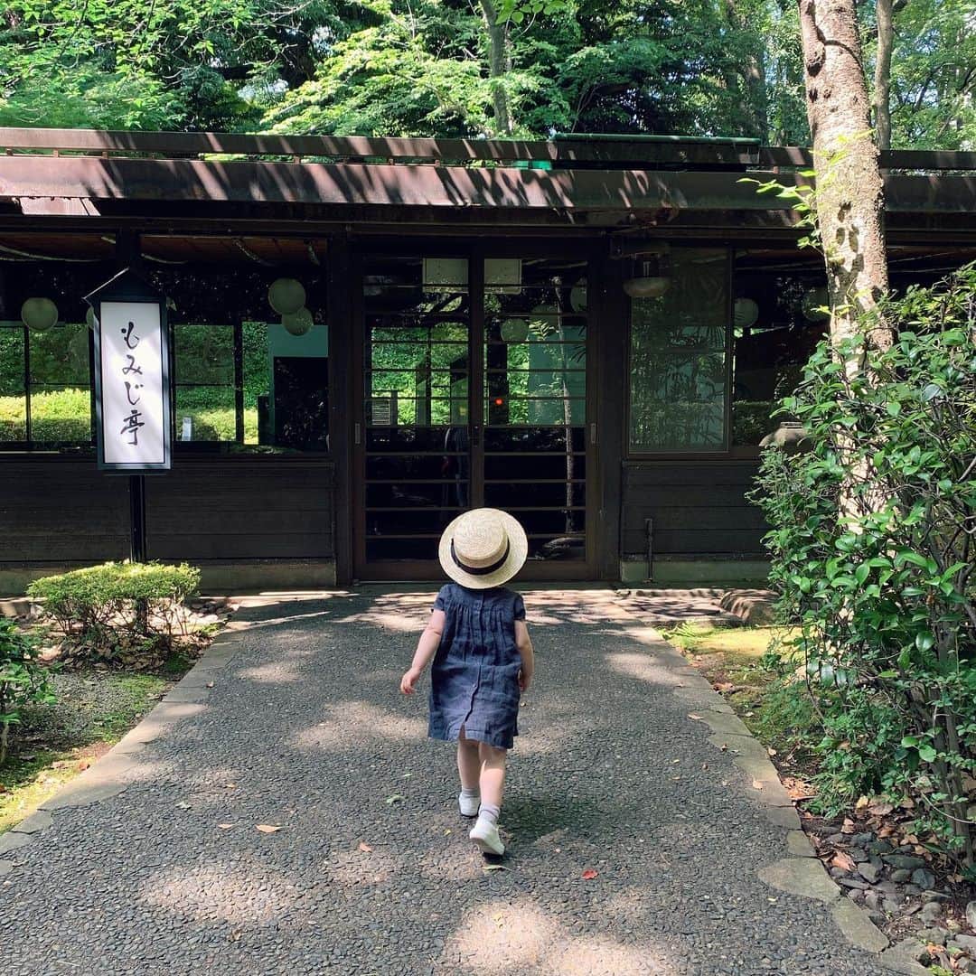 MEGのインスタグラム：「日本庭園、散策。」