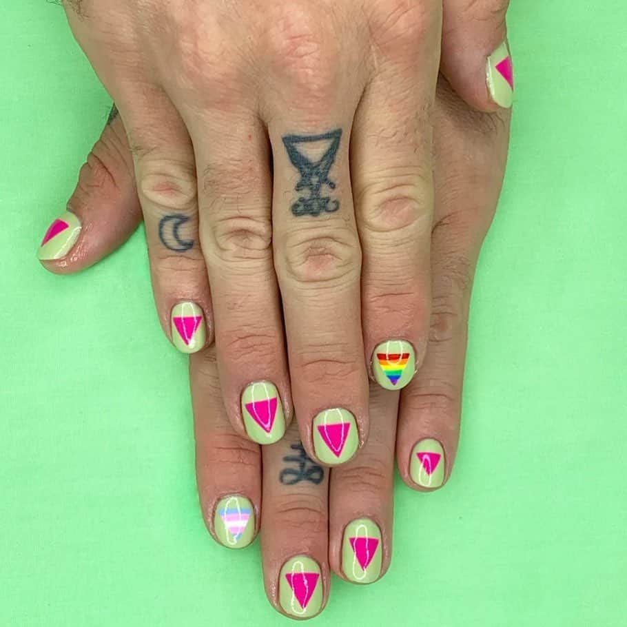 OPIさんのインスタグラム写真 - (OPIInstagram)「Our Pride month collaboration with @CuteNailStudio continued with these Pride flags & Trans flags overlaid on top of classic pink triangles by @kendallcutenails! ⠀⠀ #ColorIsForEveryone #Pride #Trans #EqualRights ⠀⠀ ⠀⠀ OPI Shades: #HowDoesYourZenGardenGrow #VIPinkPasses #CocaColaRed #TucanDoItIfYouTry #ExoticBirdsDoNotTweet #PollyWantsALacquer」6月15日 1時33分 - opi