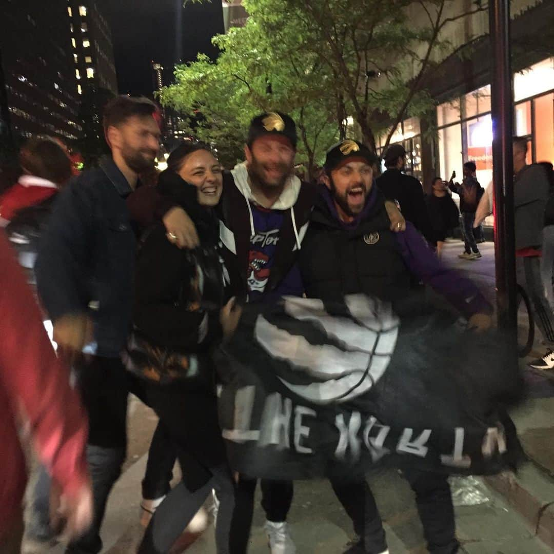 エレン・ウォンさんのインスタグラム写真 - (エレン・ウォンInstagram)「The 6 in Game 6! 🙌🏻🔥Congrats @raptors !!!! 🏆🏀 Last night Toronto CELEBRATED!  #nofilter」6月15日 1時29分 - ellewongster