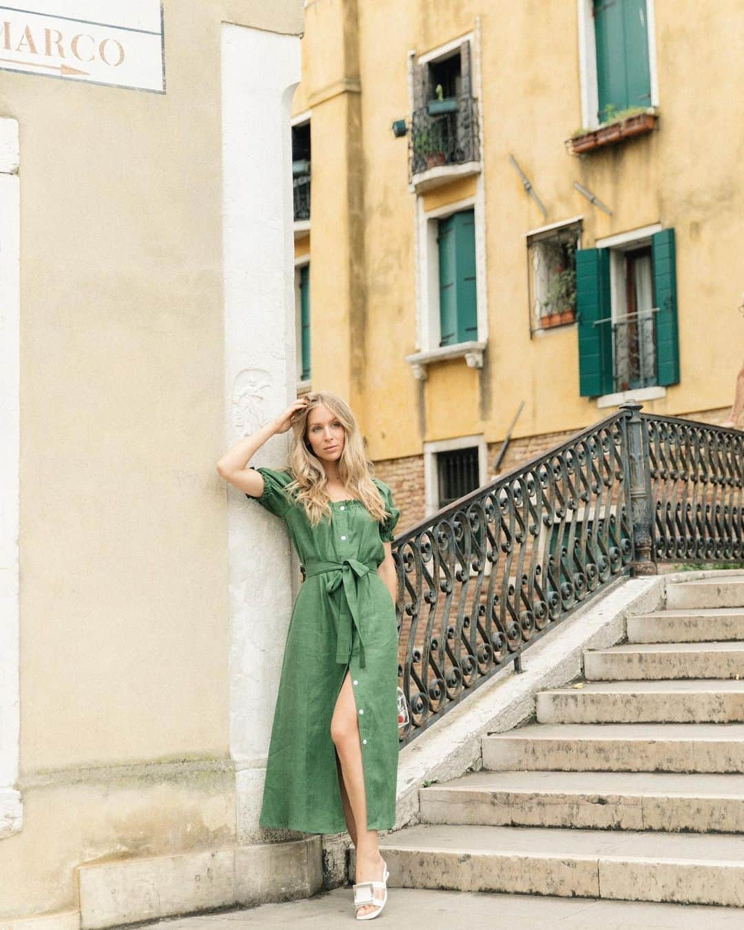 Carin Olssonさんのインスタグラム写真 - (Carin OlssonInstagram)「...Always felt at home in Italy 😌 Thinking that I might have been Italian in a different life 😂💛 (Photo: @journeyintolavillelumiere)」6月15日 1時30分 - parisinfourmonths