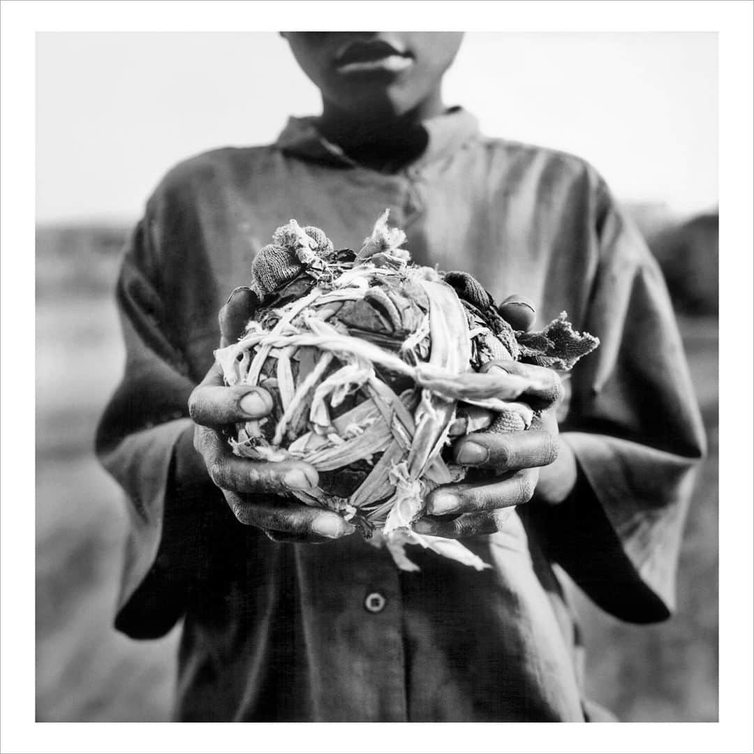 Magnum Photosさんのインスタグラム写真 - (Magnum PhotosInstagram)「Final hours! The Magnum Square Print Sale ends at midnight EST tonight, Friday June 14! This Tim Hetherington print is available for $100. Link in bio. . “A boy holds a football made from scraps of material in Angola (2002). Sport is very popular amongst Angolans and the universality of football, along with people’s ingenuity, prevents any barriers to participation. Following years of civil war, sport has also taken on a rehabilitative role, allowing people to reunite and express their talents.” - Imperial War Museum, Tim Hetherington Estate . PHOTO: Homemade football. Kuito, Angola. 2002. . © #TimHetherington/#MagnumPhotos . #Obsessions #MAGNUMSQUARE」6月15日 1時30分 - magnumphotos