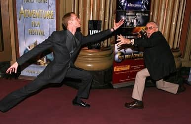 スタン・リーさんのインスタグラム写真 - (スタン・リーInstagram)「Here's some #FridayFun: Stan clowning around with the Silver Surfer (aka Doug Jones). #FlashbackFriday」6月15日 1時50分 - therealstanlee