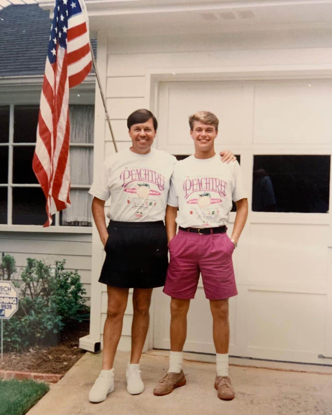 ライアン・シークレストさんのインスタグラム写真 - (ライアン・シークレストInstagram)「Old Glory and Young Gary. Happy #FlagDay from the Seacrest boys!」6月15日 1時44分 - ryanseacrest