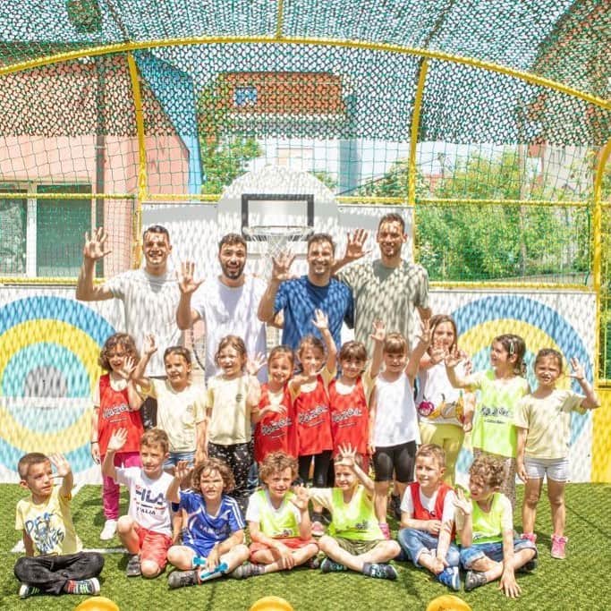 グラニト・ジャカさんのインスタグラム写真 - (グラニト・ジャカInstagram)「Sot ne Prishtine ne mbeshtetje te vllaut tem Lorik Cana ne iniciativen per te t’ju dhene femijeve tone nje te ardhme me sport. @lorikcana @lorik_cana_5_foundation」6月15日 1時58分 - granitxhaka