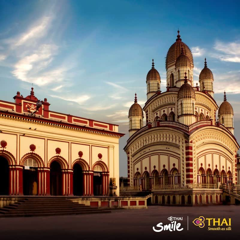 タイ航空さんのインスタグラム写真 - (タイ航空Instagram)「Built in Bengal style, Dakshineswar Kali Temple in Dakshineswar near Kolkata, India was constructed in mid 19th century and dedicated to the fearsome goddess Kali, as well as her companion, Shiva, one of the 3 supreme deity of Hinduism. . #ThaiAirways #DakshineswarKaliTemple #India #FlyTHAItoKolkata」6月15日 1時52分 - thaiairways