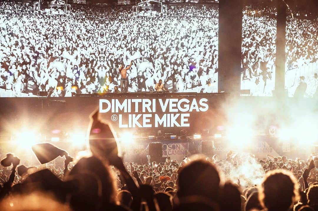 Dimitri Vegas & Like Mikeさんのインスタグラム写真 - (Dimitri Vegas & Like MikeInstagram)「Last night was so crazy! Thanks again Spain 🙏🏻」6月15日 1時59分 - dimitrivegasandlikemike