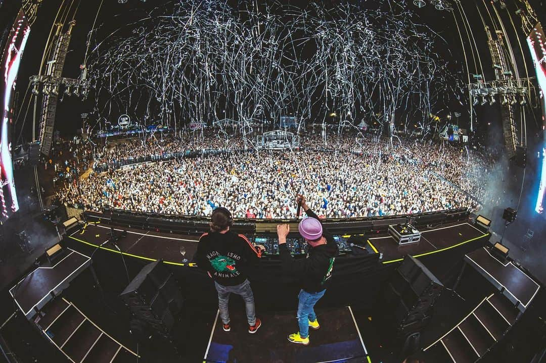 Dimitri Vegas & Like Mikeさんのインスタグラム写真 - (Dimitri Vegas & Like MikeInstagram)「Last night was so crazy! Thanks again Spain 🙏🏻」6月15日 1時59分 - dimitrivegasandlikemike