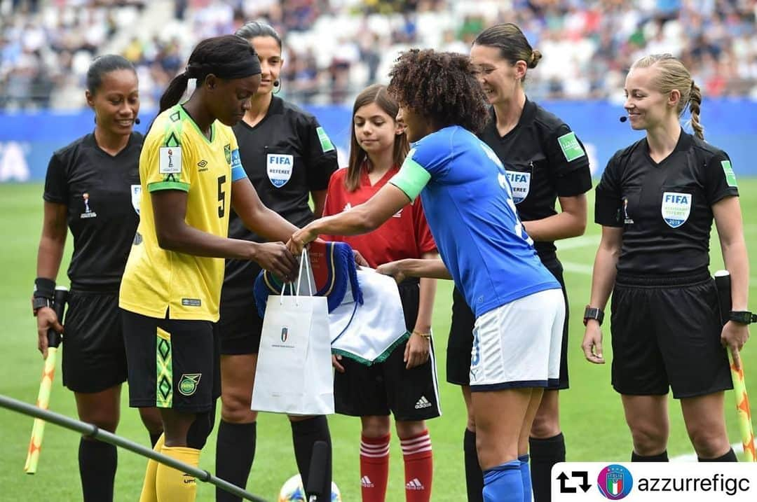 サッカーイタリア代表さんのインスタグラム写真 - (サッカーイタリア代表Instagram)「#repost @azzurrefigc ・・・ ⚽ Termina il primo tempo con #Girelli che sigla una doppietta 💪 🇮🇹 #JAMITA #RagazzeMondiali #DareToShine #LeMomentDeBriller」6月15日 2時03分 - azzurri